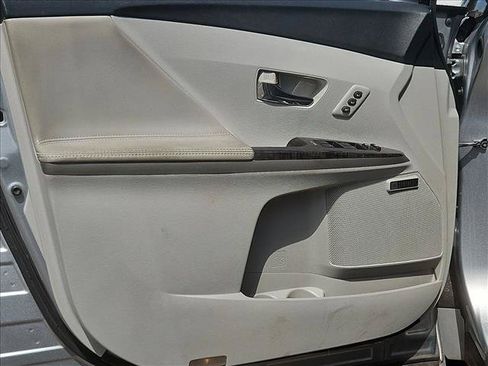 Used 2015 Toyota Venza XLE w/ XLE Premium Package FWD image 11