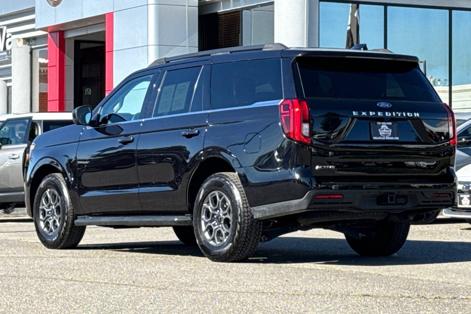 Used 2025 Ford Expedition Active AWD/4WD image 8