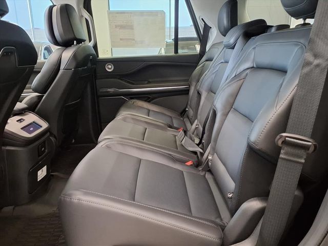 New 2025 Lincoln Navigator Reserve AWD/4WD image 9