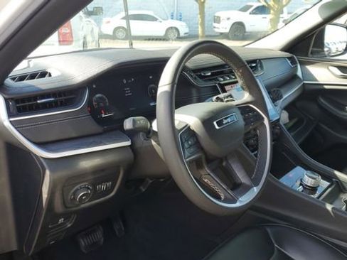 Certified 2024 Jeep Grand Cherokee L Limited w/ Black Appearance Package AWD/4WD image 10
