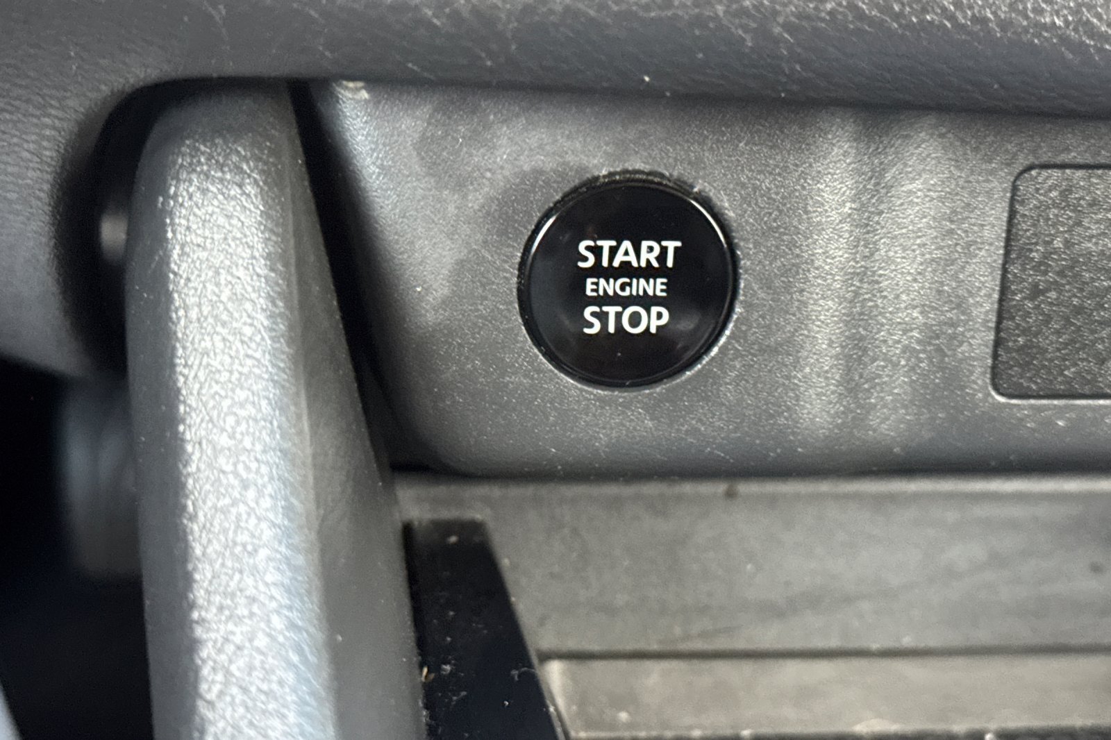 Certified 2025 Nissan Rogue SV AWD/4WD image 27