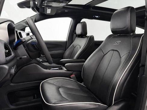 Used 2023 Chrysler Pacifica Limited w/ S Appearance Package image 15