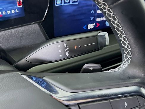 Used 2025 Chevrolet Traverse LT image 33