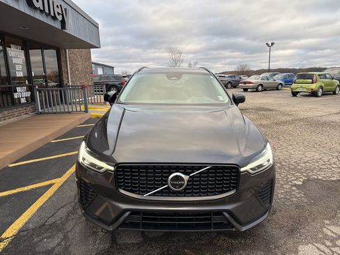 Used 2025 Volvo XC60 B5 Plus image 4