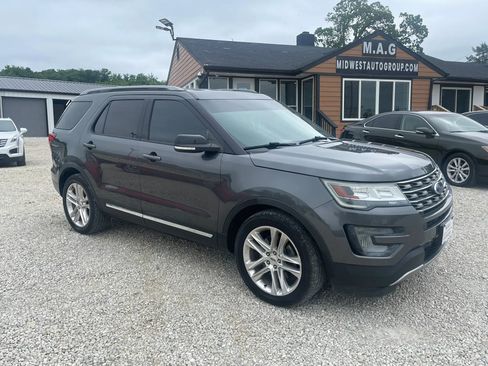 Used 2016 Ford Explorer XLT w/ Equipment Group 202A FWD image 7
