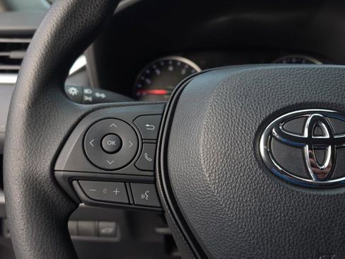 Used 2022 Toyota RAV4 XLE image 19