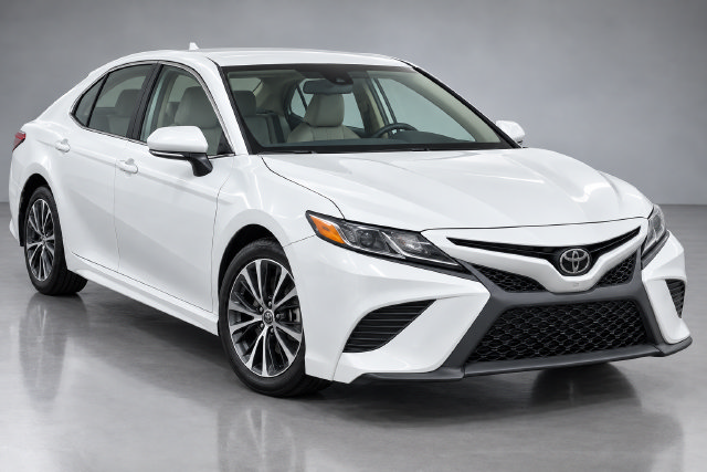 Used 2020 Toyota Camry SE FWD image 5