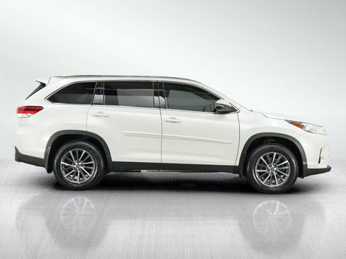Used 2019 Toyota Highlander XLE AWD/4WD image 6