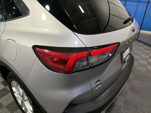 Used 2020 Ford Escape SE image 23