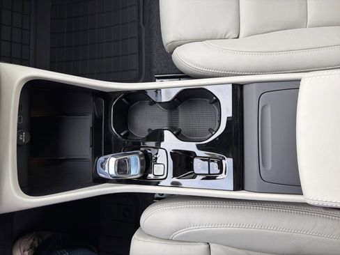 New 2026 Volvo XC40 B5 Plus w/ Protection Package Premier image 19