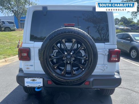 Used 2024 Jeep Wrangler Unlimited Sahara AWD/4WD image 5