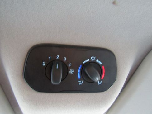 Used 2018 Ford Transit 150 XL image 28