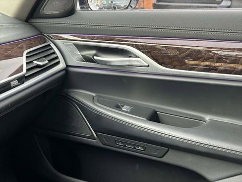 Used 2021 BMW 750i xDrive image 35