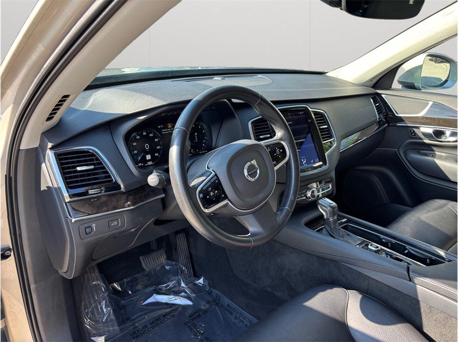 Used 2018 Volvo XC90 T6 Momentum w/ Convenience Package AWD/4WD image 6