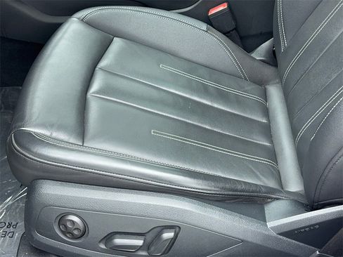 Used 2023 Audi A4 2.0T Premium w/ Convenience Package image 38