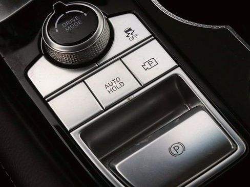 Used 2025 Genesis G70 2.5T image 20