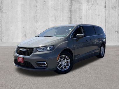 Used 2023 Chrysler Pacifica Touring-L