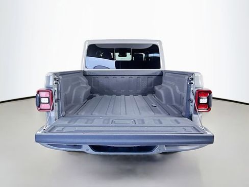 Used 2022 Jeep Gladiator Overland image 25