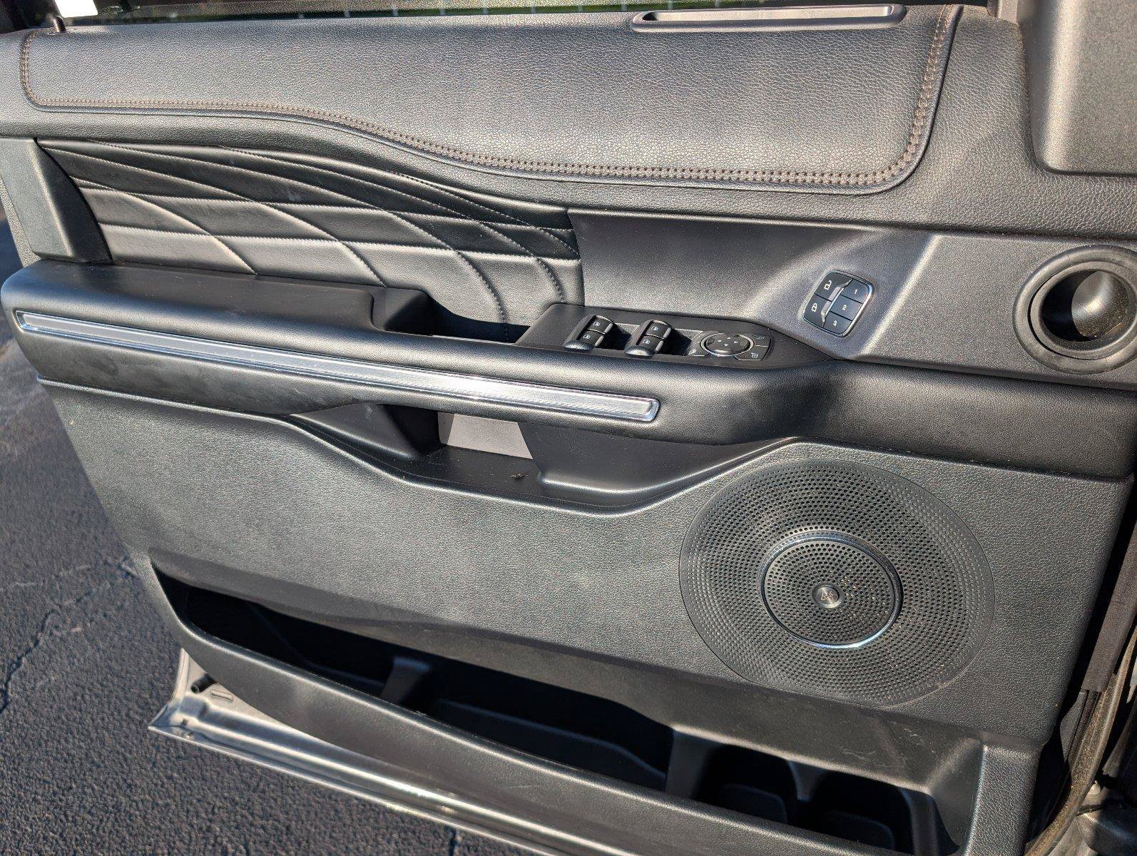 Used 2018 Ford Expedition Platinum RWD image 15