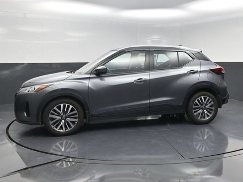 Used 2023 Nissan Kicks SV FWD image 3