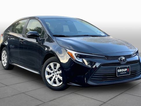 Used 2026 Toyota Corolla LE FWD image 3