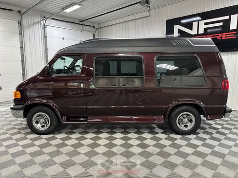 Used 2002 Dodge B1500 image 2