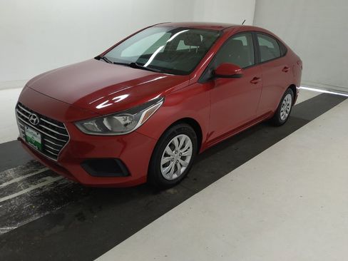 Used 2021 Hyundai Accent SE FWD image 2