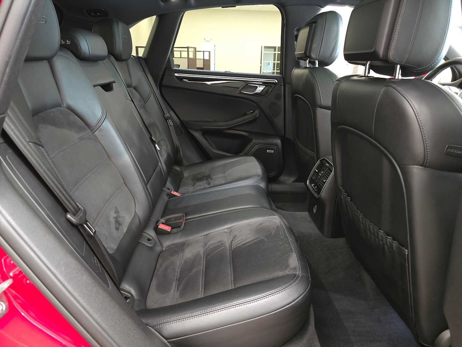 Used 2017 Porsche Macan GTS AWD/4WD image 25