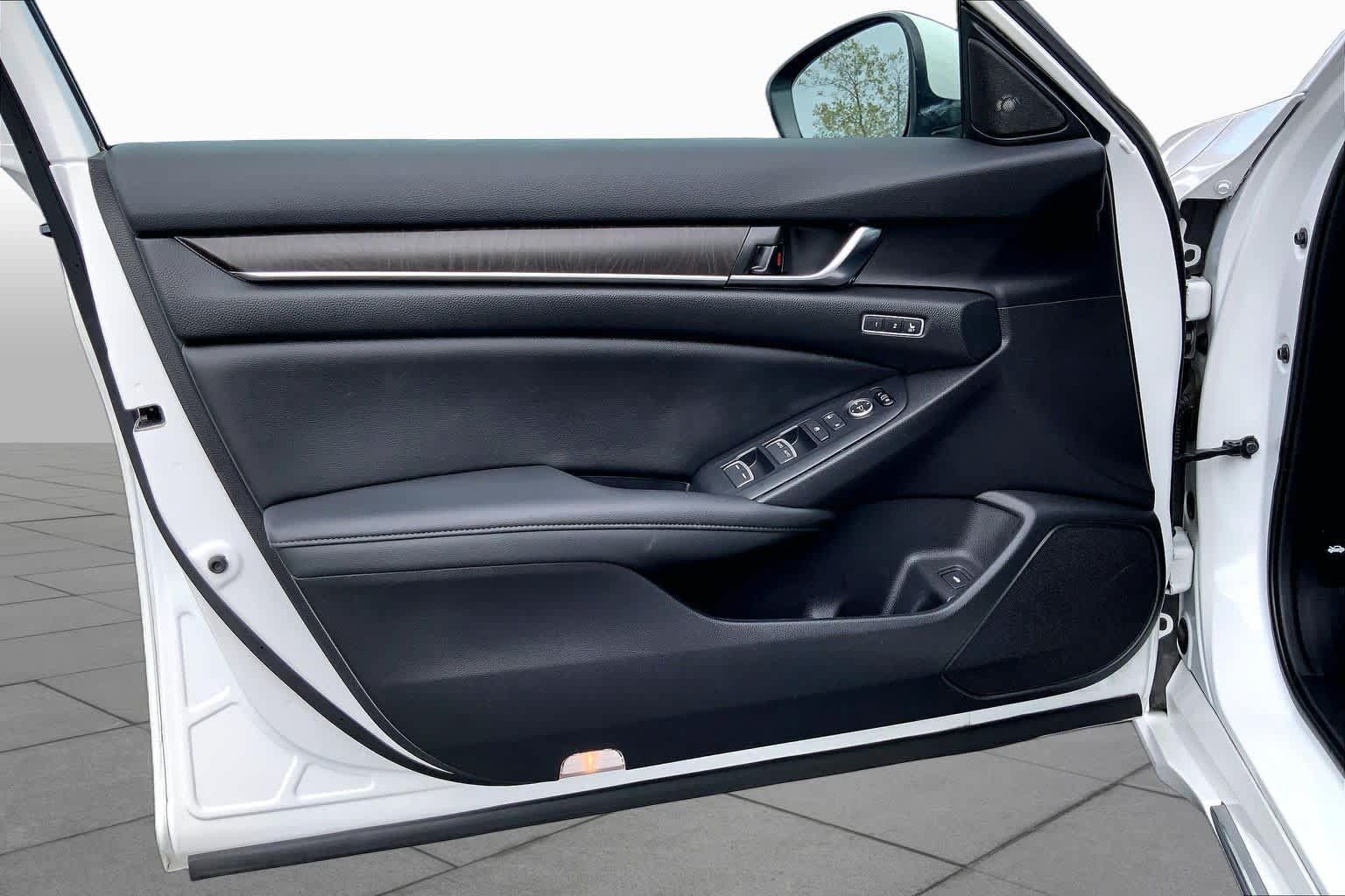 Used 2020 Honda Accord Touring image 25