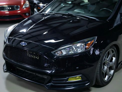 Used 2018 Ford Focus ST image 6