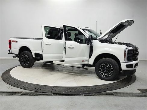 Used 2025 Ford F250 Platinum image 9