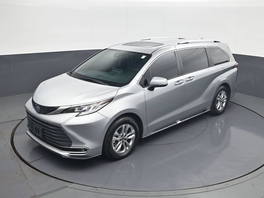 Used 2025 Toyota Sienna Limited AWD/4WD image 15