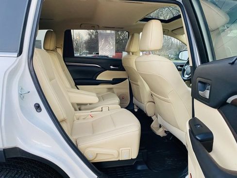 Used 2016 Toyota Highlander Limited Platinum image 19