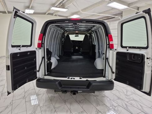 New 2025 GMC Savana 2500 Extended w/ Enhanced Convenience Package image 27