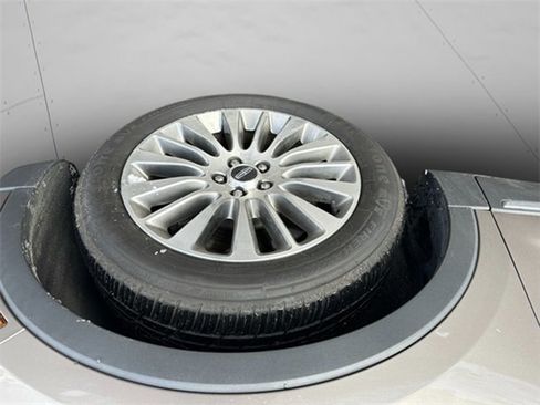 Used 2018 Lincoln MKC Reserve image 13