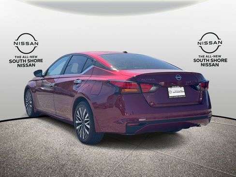 Used 2024 Nissan Altima 2.5 SV FWD image 7