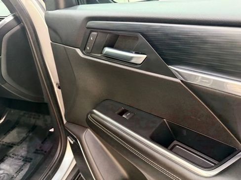 Used 2025 GMC Acadia Elevation image 21