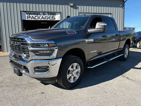 Used 2025 RAM 2500 Big Horn AWD/4WD image 3