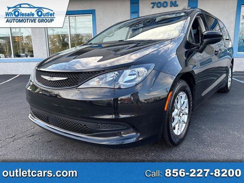 Used 2024 Chrysler Voyager LX FWD image 1