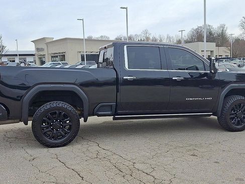 Certified 2022 GMC Sierra 2500 Denali w/ Denali Black Diamond Edition image 9