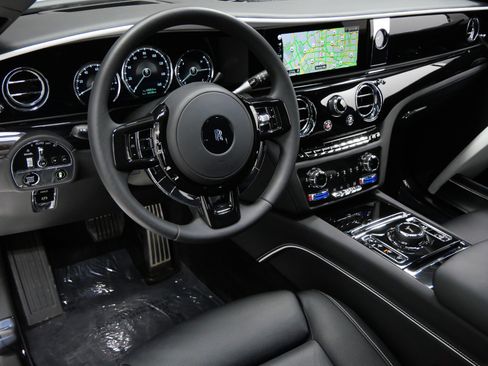 Used 2024 Rolls-Royce Ghost Extended Wheelbase image 13