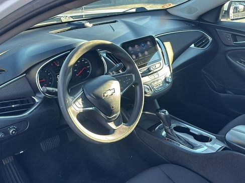 Used 2020 Chevrolet Malibu LT image 23