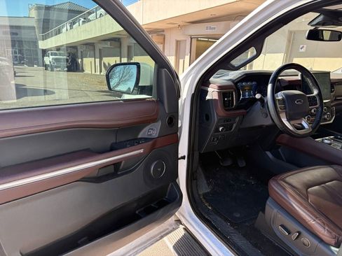Used 2022 Ford Expedition Max Limited image 13