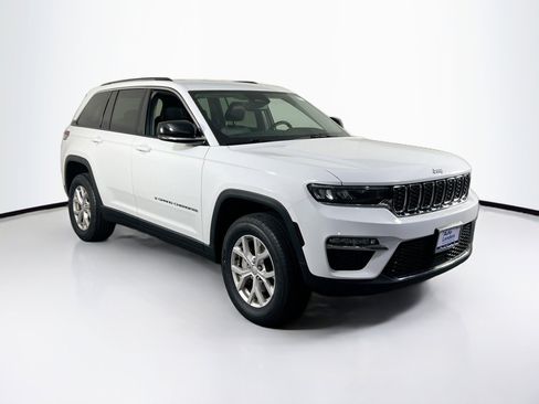 Used 2022 Jeep Grand Cherokee Limited image 3