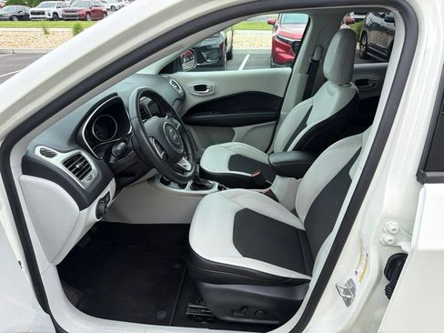 Used 2019 Jeep Compass Latitude w/ Popular Equipment Group AWD/4WD image 11