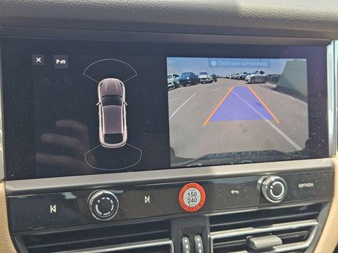 Certified 2026 Porsche Macan AWD/4WD image 18