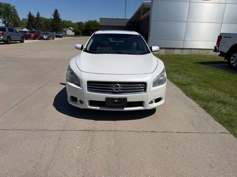 Used 2011 Nissan Maxima 3.5 SV w/ Cold Pkg FWD image 2