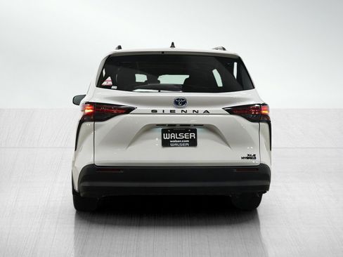 Used 2022 Toyota Sienna LE FWD image 4