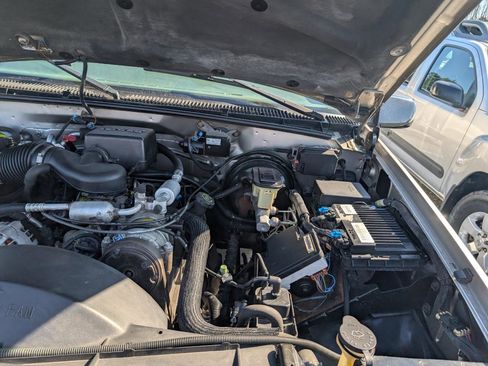 Used 1999 Chevrolet Suburban 1500 4WD w/ Preferred Equipment Group 2 image 25