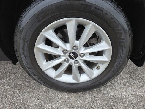 Used 2019 Kia Sorento L image 11